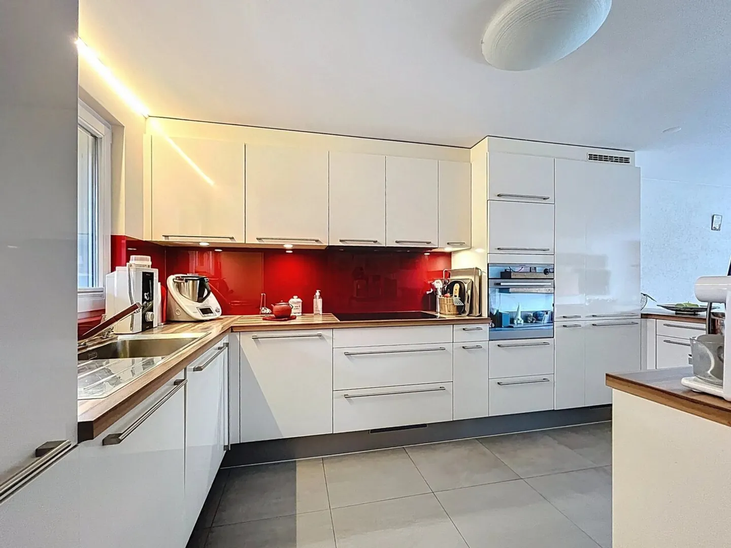 Charmante Villa mit SPA und Panoramablick auf den Jura - Foto 1 von 7