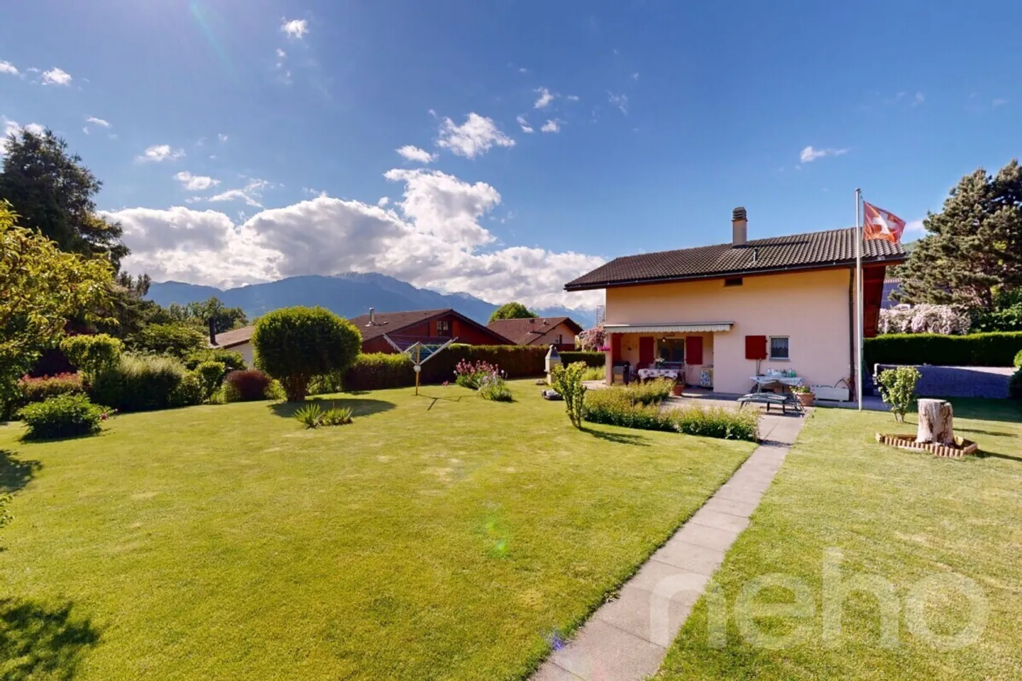 Splendida villa familiare a Bex: spazio e potenziale inaspettato! - Foto 2 di 13