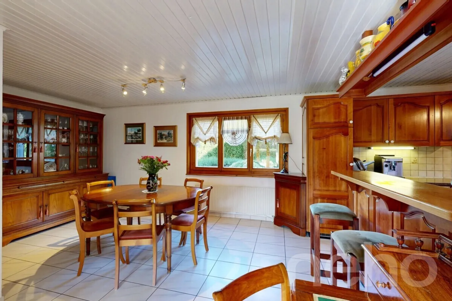 Splendida villa familiare a Bex: spazio e potenziale inaspettato! - Foto 4 di 13