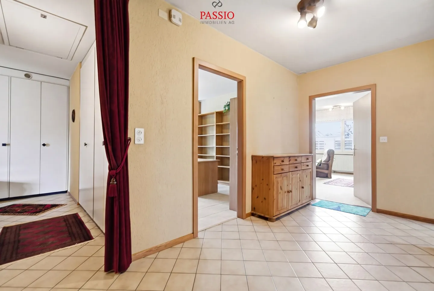 Affascinante casa unifamiliare con riserva di terreno su un lotto di 1'386 m² - Foto 11 di 46