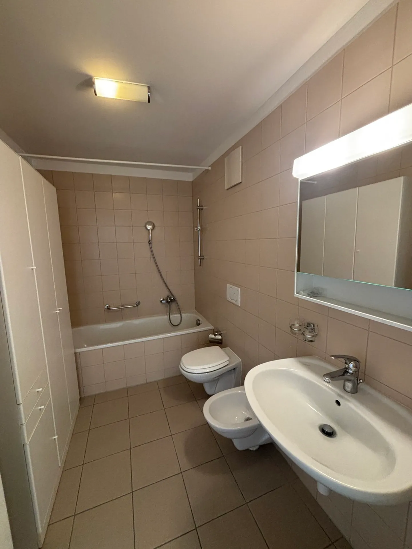 Elegante appartamento 2.5 locali - Foto 2 di 9