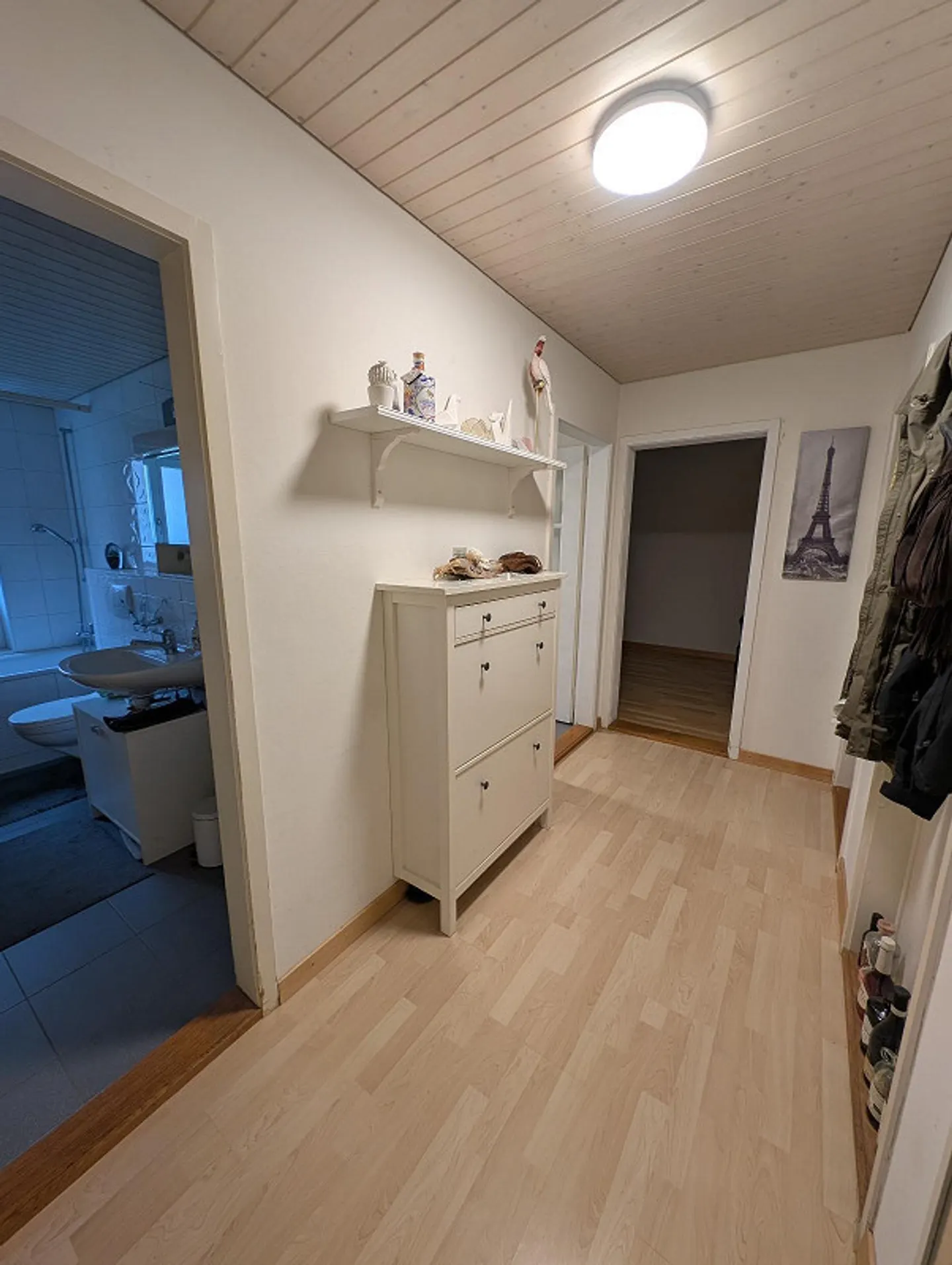 Charming 2-room apartment with balcony and beautiful view - Photo 8 of 9