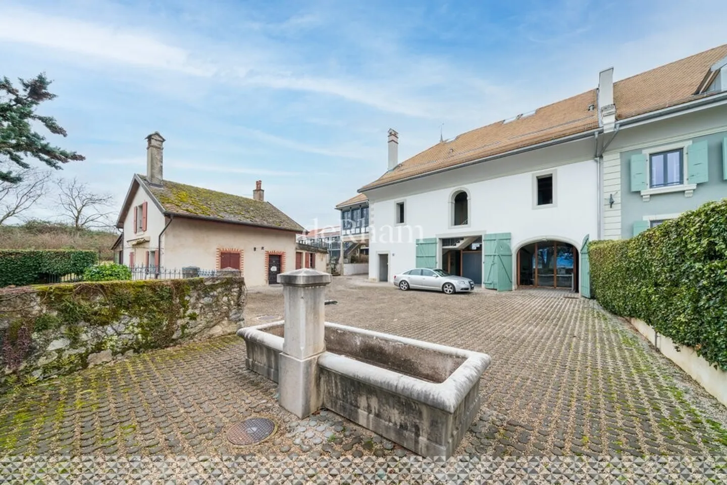 Triplex atypique dans un cadre verdoyant - Photo 1 sur 10