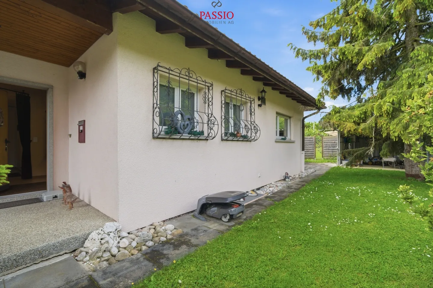 Affascinante casa unifamiliare con riserva di terreno su un lotto di 1'386 m² - Foto 36 di 46