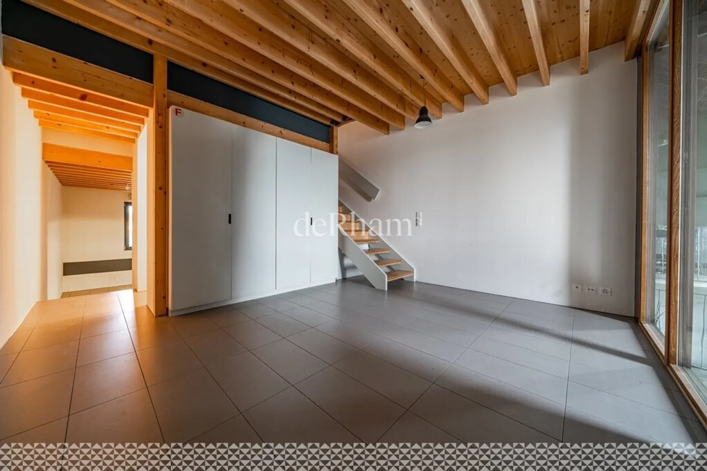 Triplex atypique dans un cadre verdoyant - Photo 2 sur 10