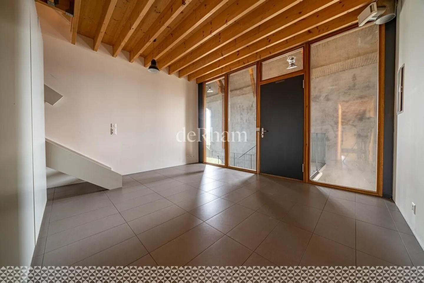 Triplex atypique dans un cadre verdoyant - Photo 3 sur 10