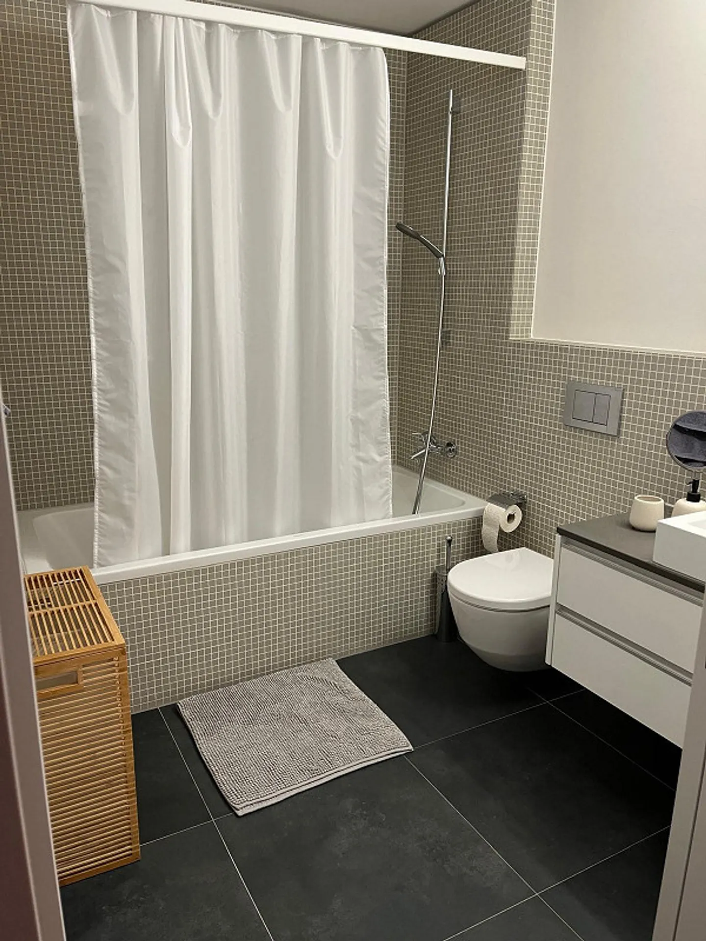 Moderne 3.5-Zimmer-Wohnung mit Balkon und Stadtblick im Kreis 5 - Foto 3 von 16