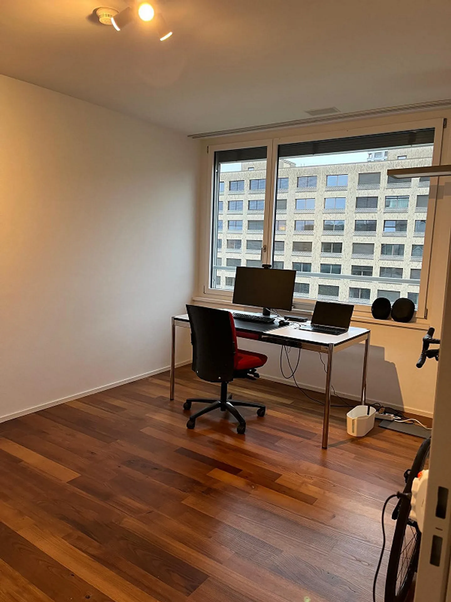 Moderne 3.5-Zimmer-Wohnung mit Balkon und Stadtblick im Kreis 5 - Foto 7 von 16