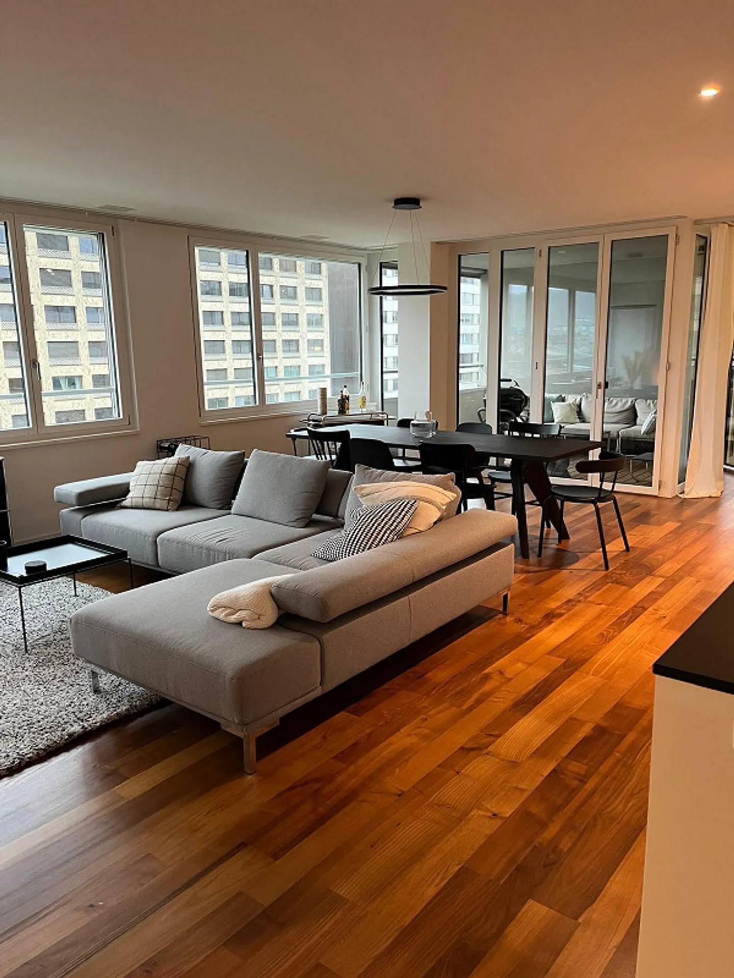 Moderne 3.5-Zimmer-Wohnung mit Balkon und Stadtblick im Kreis 5 - Foto 8 von 16