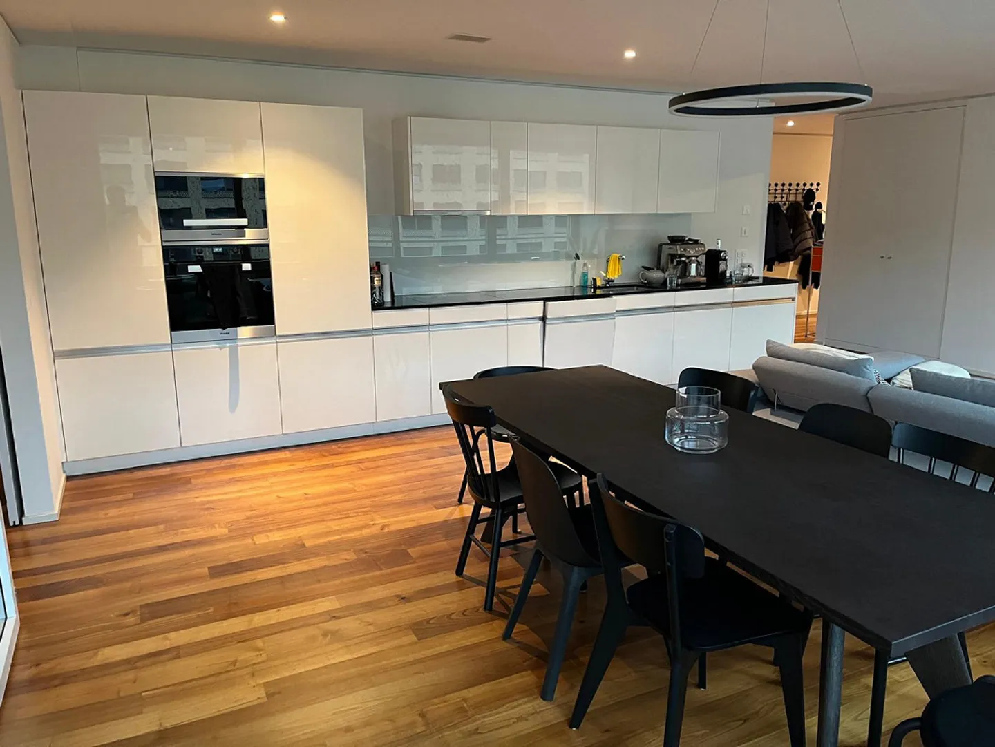 Moderne 3.5-Zimmer-Wohnung mit Balkon und Stadtblick im Kreis 5 - Foto 9 von 16