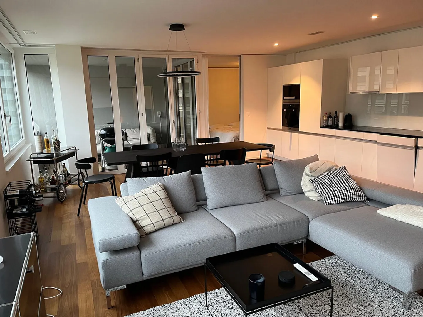 Moderne 3.5-Zimmer-Wohnung mit Balkon und Stadtblick im Kreis 5 - Foto 10 von 16