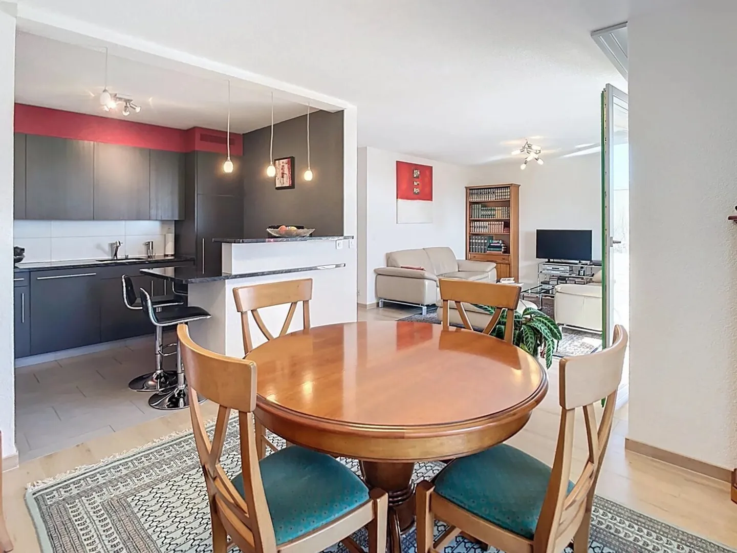 In the center, 3.5-room apartment with balcony and unobstructed view - Photo 4 of 12