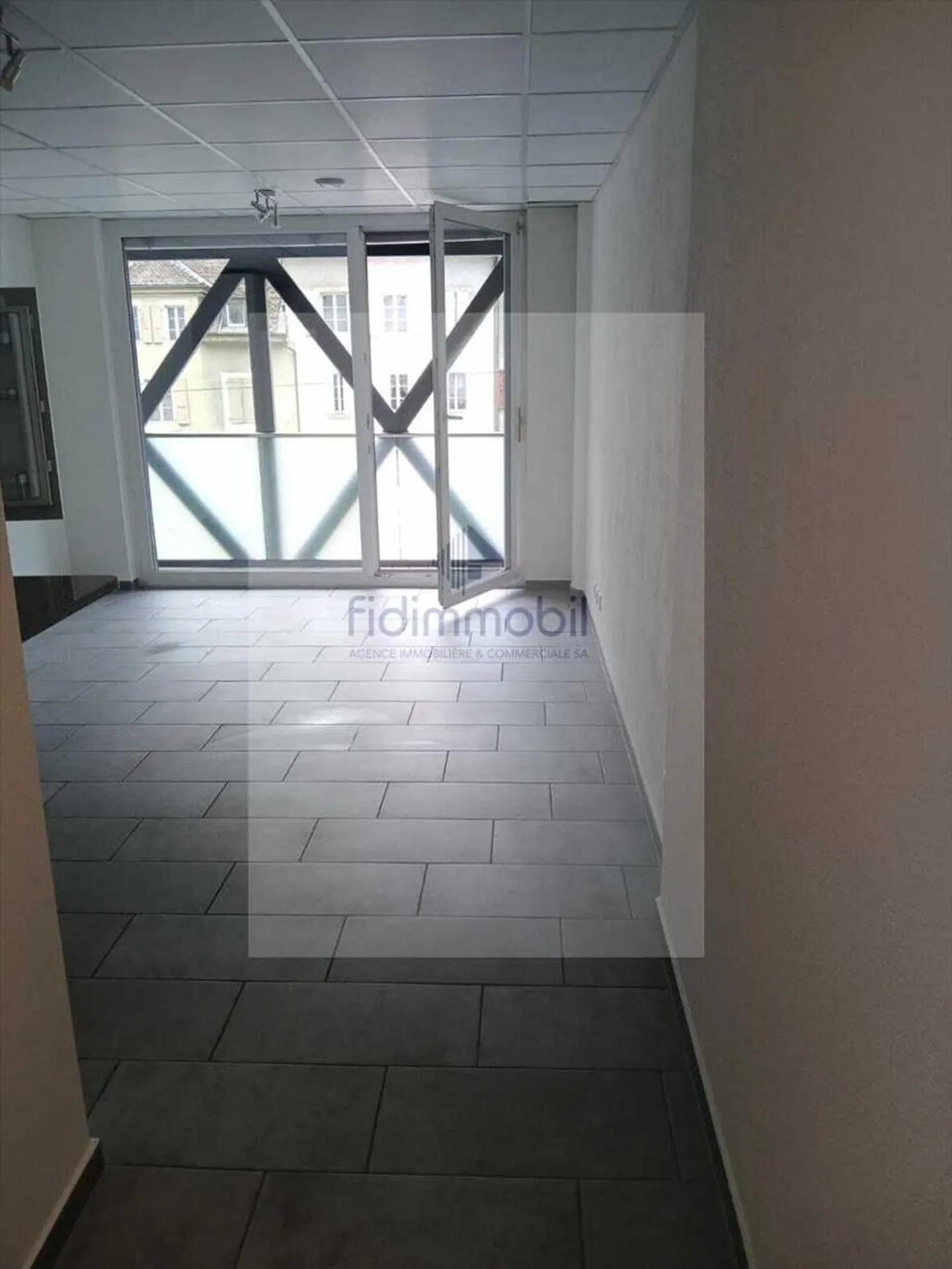 Apartment for rent - Photo 2 of 5