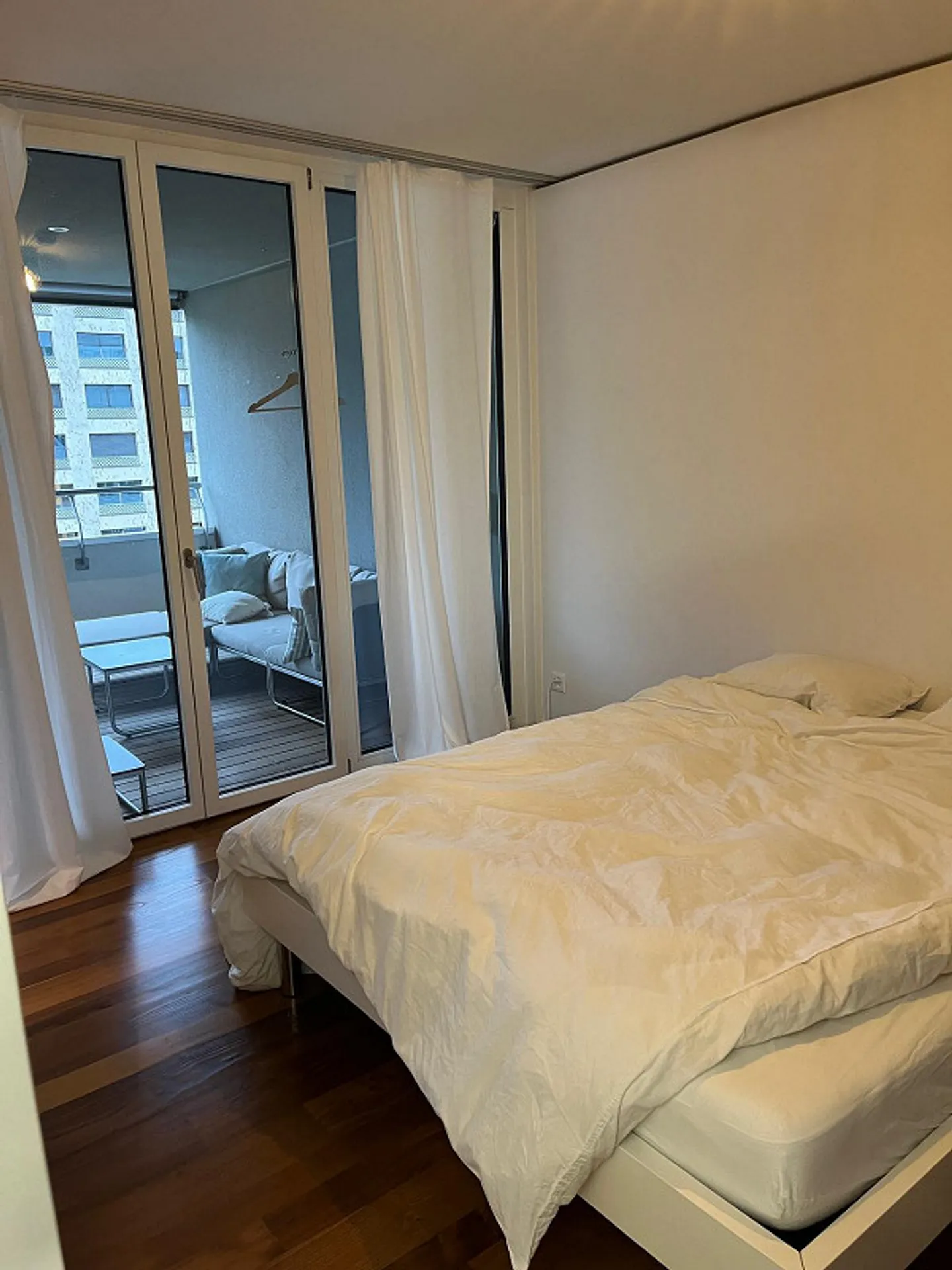 Moderne 3.5-Zimmer-Wohnung mit Balkon und Stadtblick im Kreis 5 - Foto 14 von 16