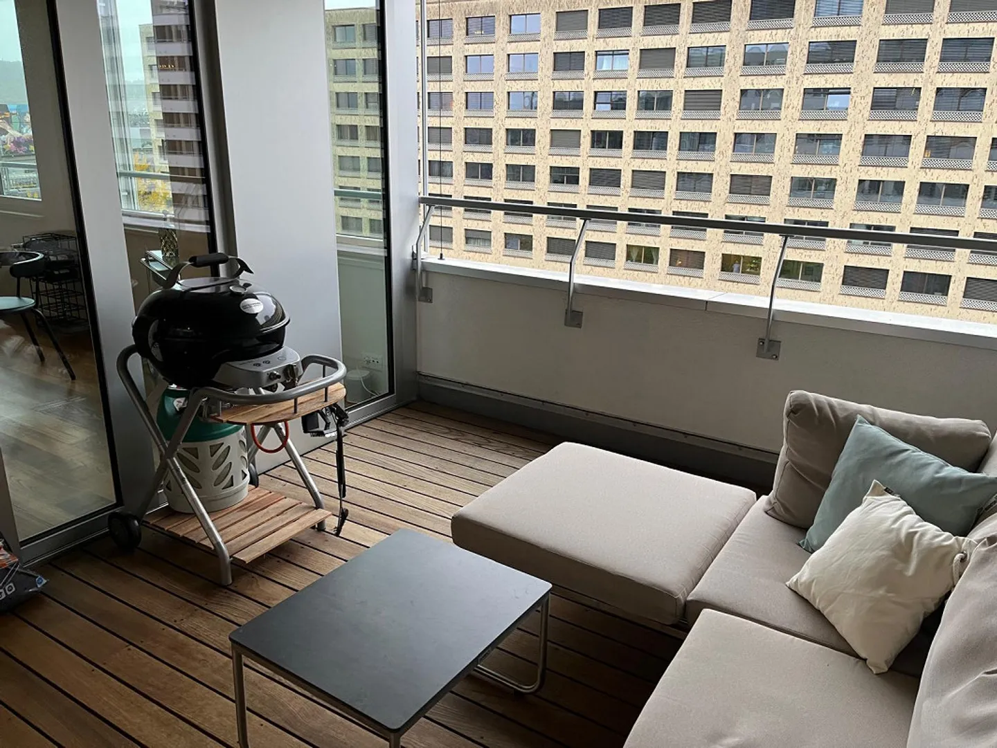 Moderne 3.5-Zimmer-Wohnung mit Balkon und Stadtblick im Kreis 5 - Foto 16 von 16