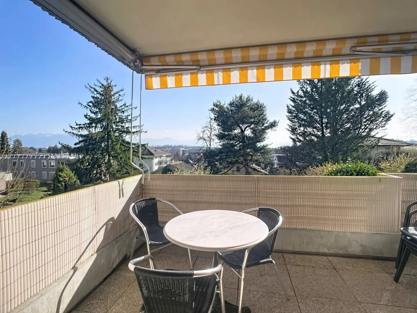 In the center, 3.5-room apartment with balcony and unobstructed view - Photo 3 of 12