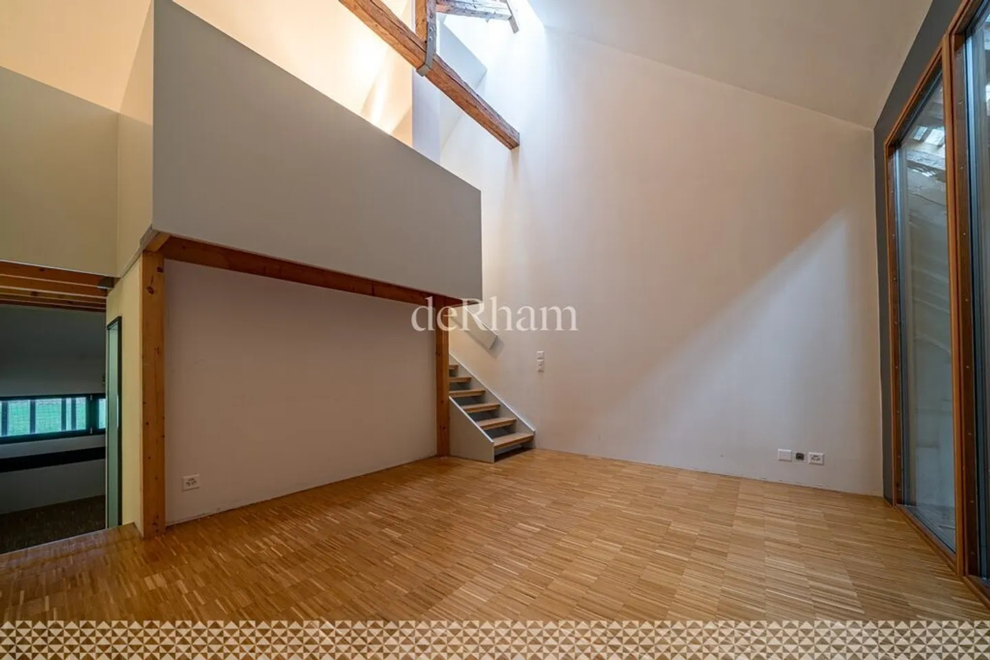 Triplex atypique dans un cadre verdoyant - Photo 5 sur 10