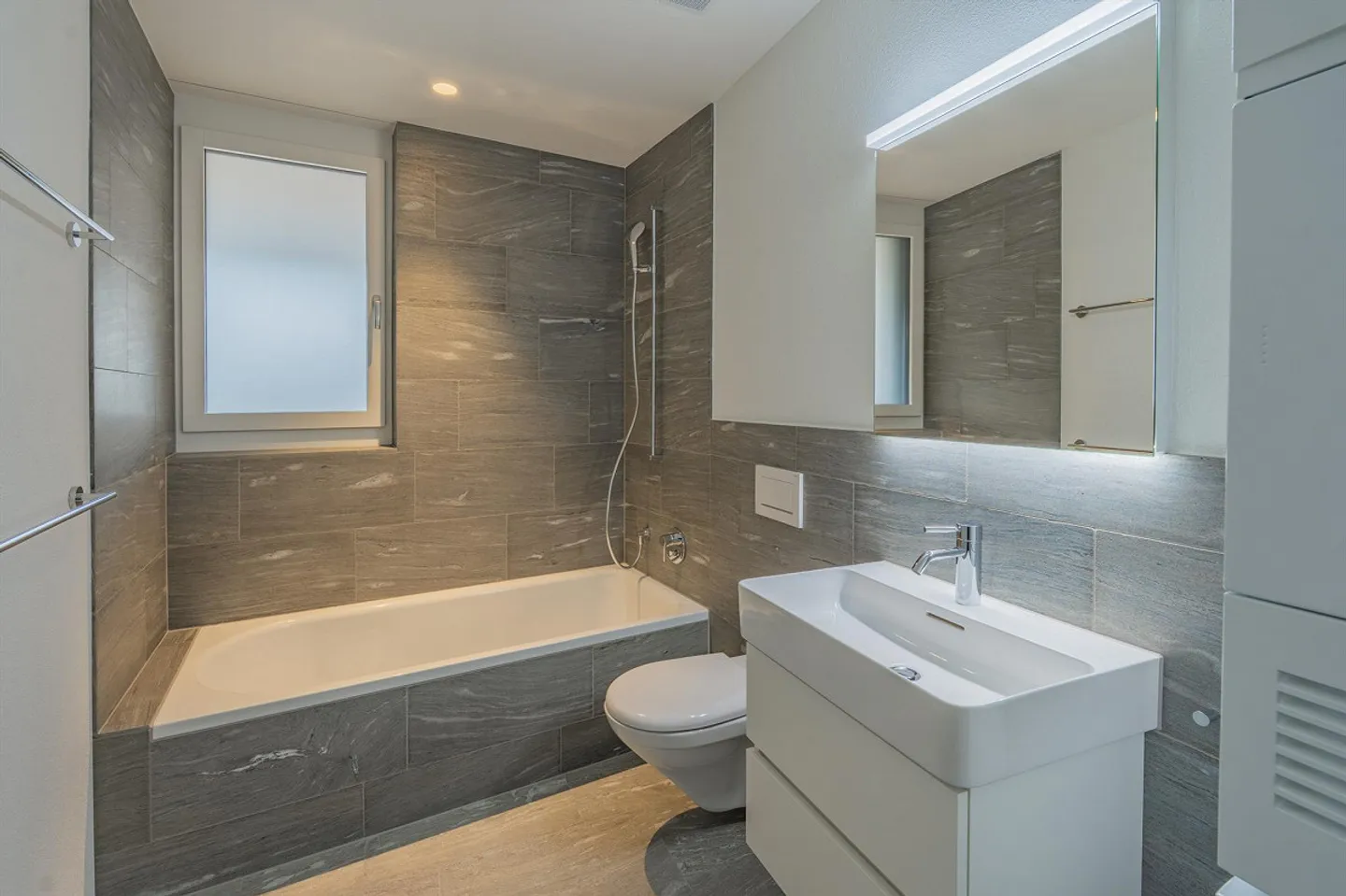 Great 4.5 room apartment with great view from 01.04.2026 - Photo 3 of 14