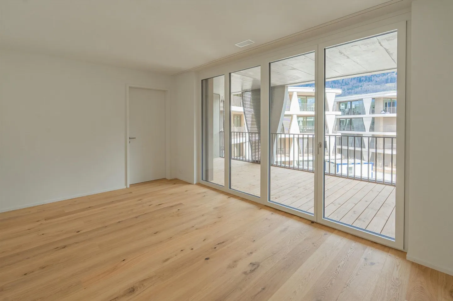 Great 4.5 room apartment with great view from 01.04.2026 - Photo 13 of 14