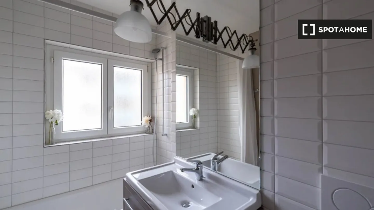 Entdecke, besichtige und miete dein neues Zuhause online mit vollem Vertrauen. - Foto 1 von 10