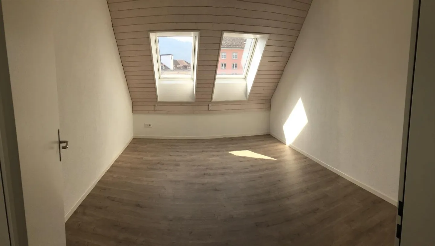 Appartement sous les combles moderne et familial de 4,5 pièces à Pfungen - Photo 5 sur 13