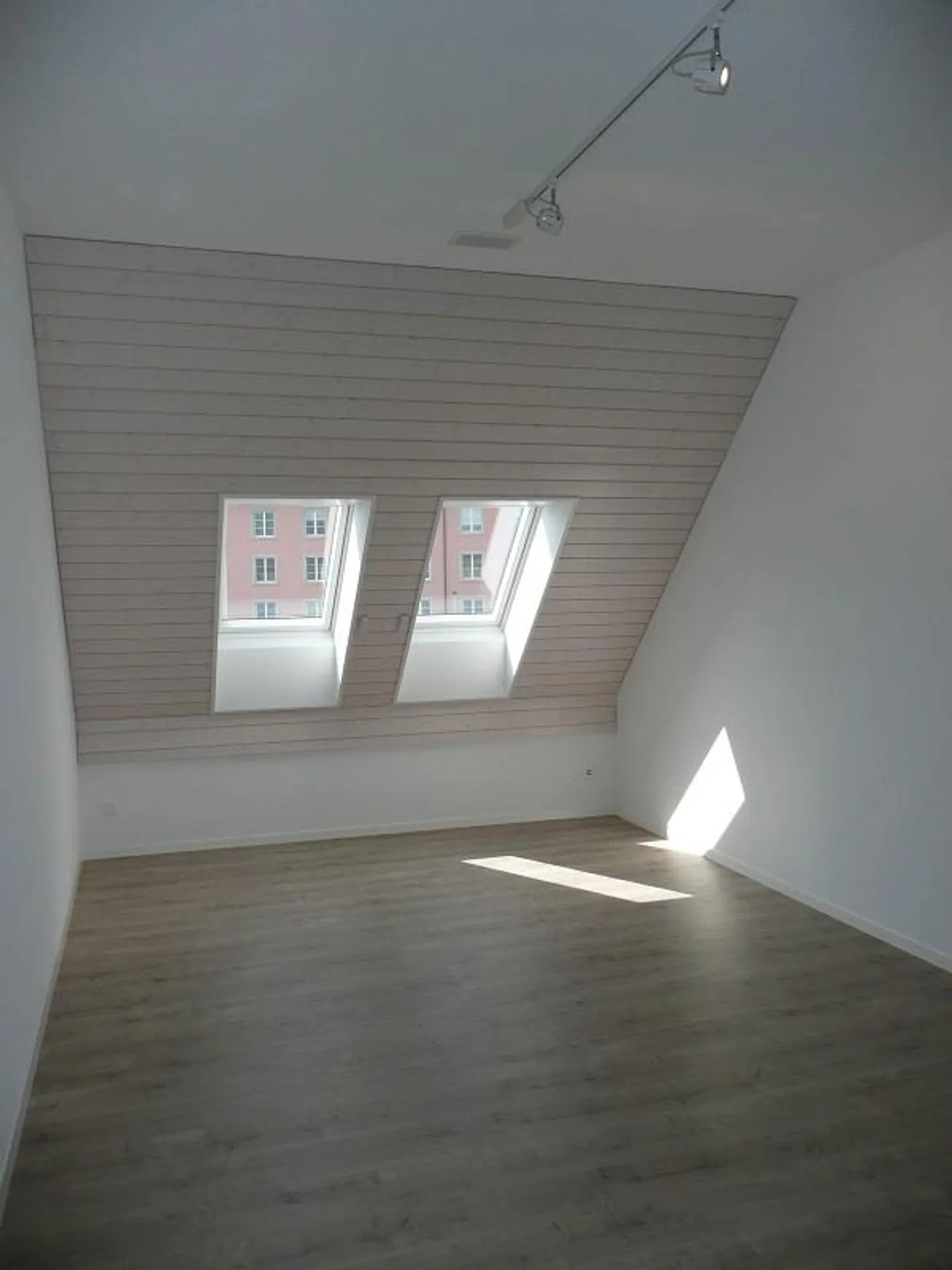 Appartement sous les combles moderne et familial de 4,5 pièces à Pfungen - Photo 7 sur 13