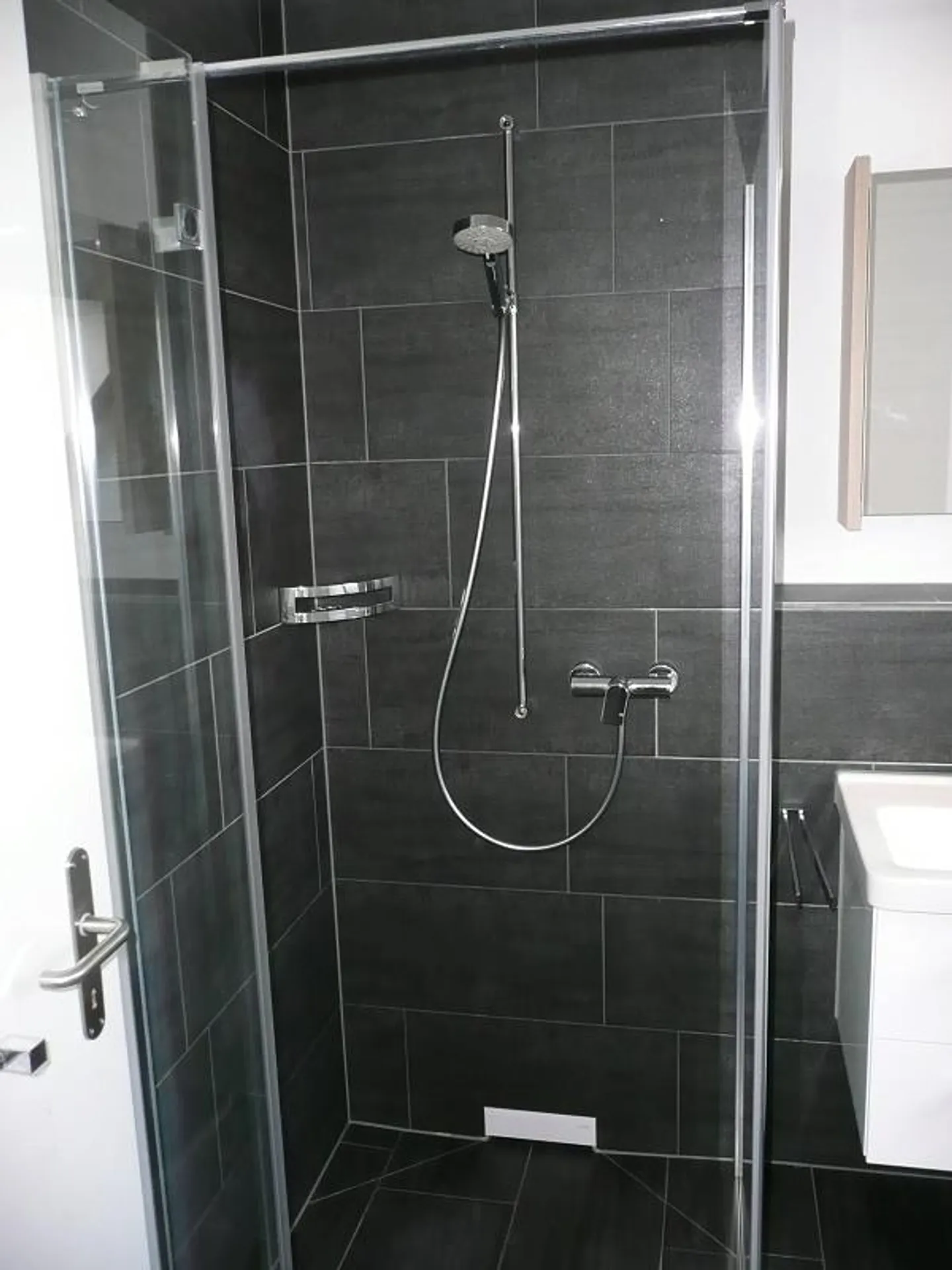 Appartement sous les combles moderne et familial de 4,5 pièces à Pfungen - Photo 9 sur 13