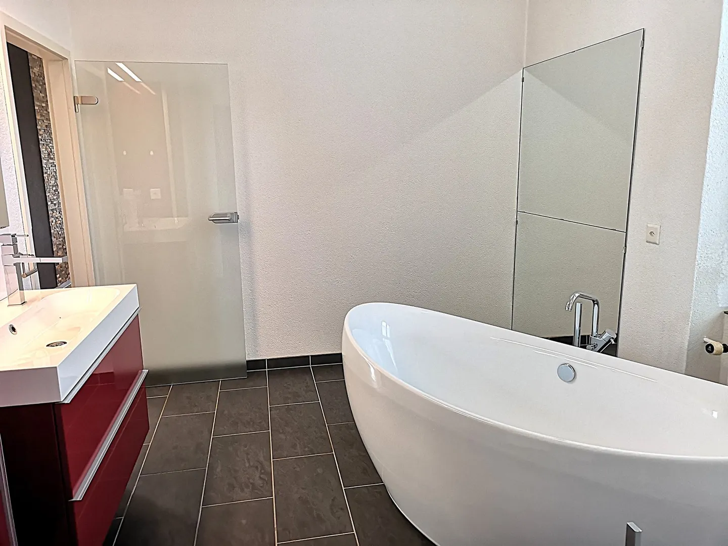 Belle maison unifamiliale ou multifamiliale avec garage, places de parking, terrasses, jardin - Photo 24 sur 45