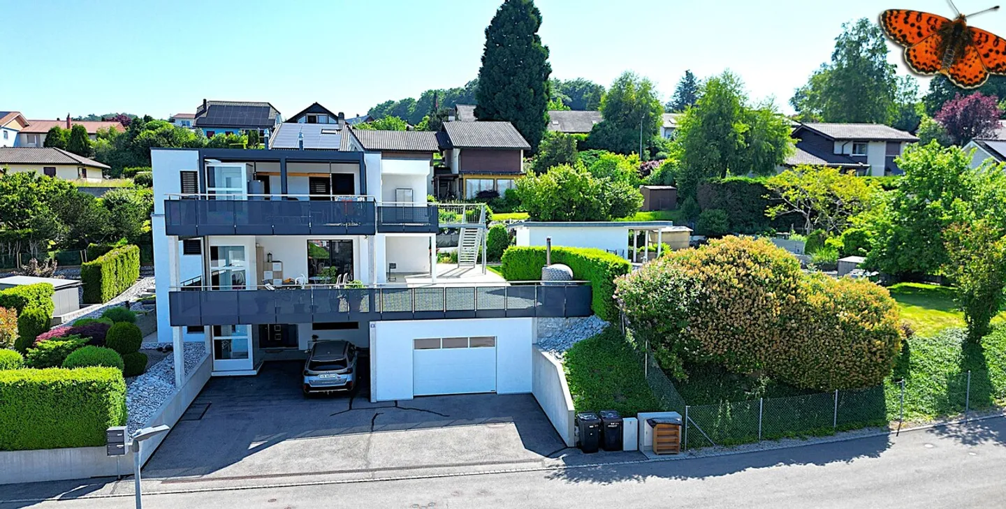 Villa spacieuse avec deux appartements - Photo 1 sur 13