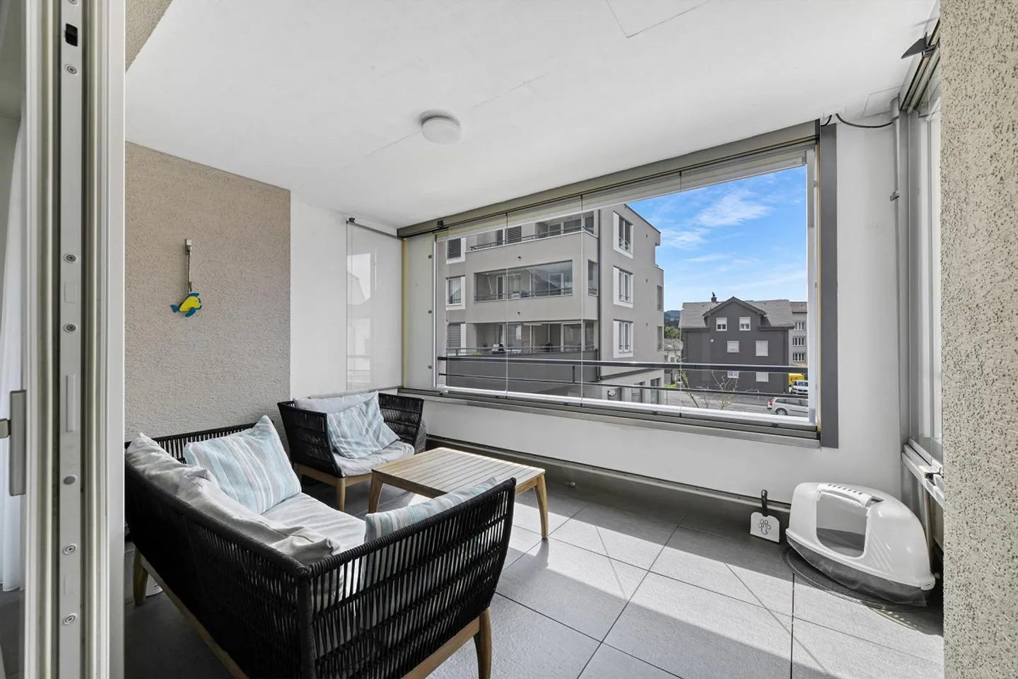 Appartement moderne et lumineux de 4,5 pièces dans un emplacement central - Photo 2 sur 14