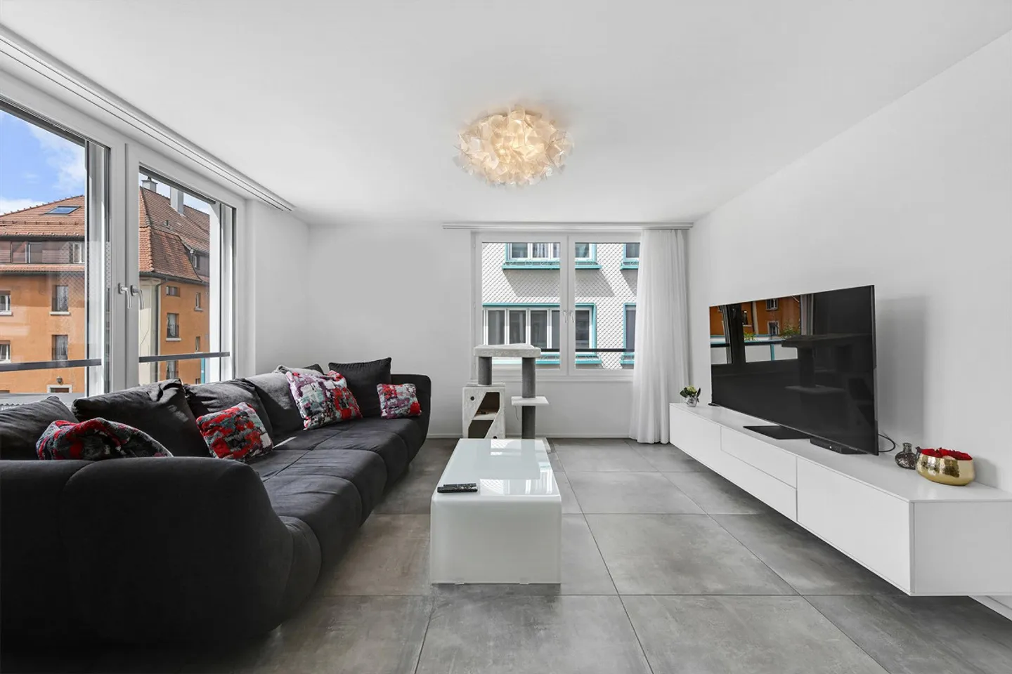 Appartement moderne et lumineux de 4,5 pièces dans un emplacement central - Photo 3 sur 14