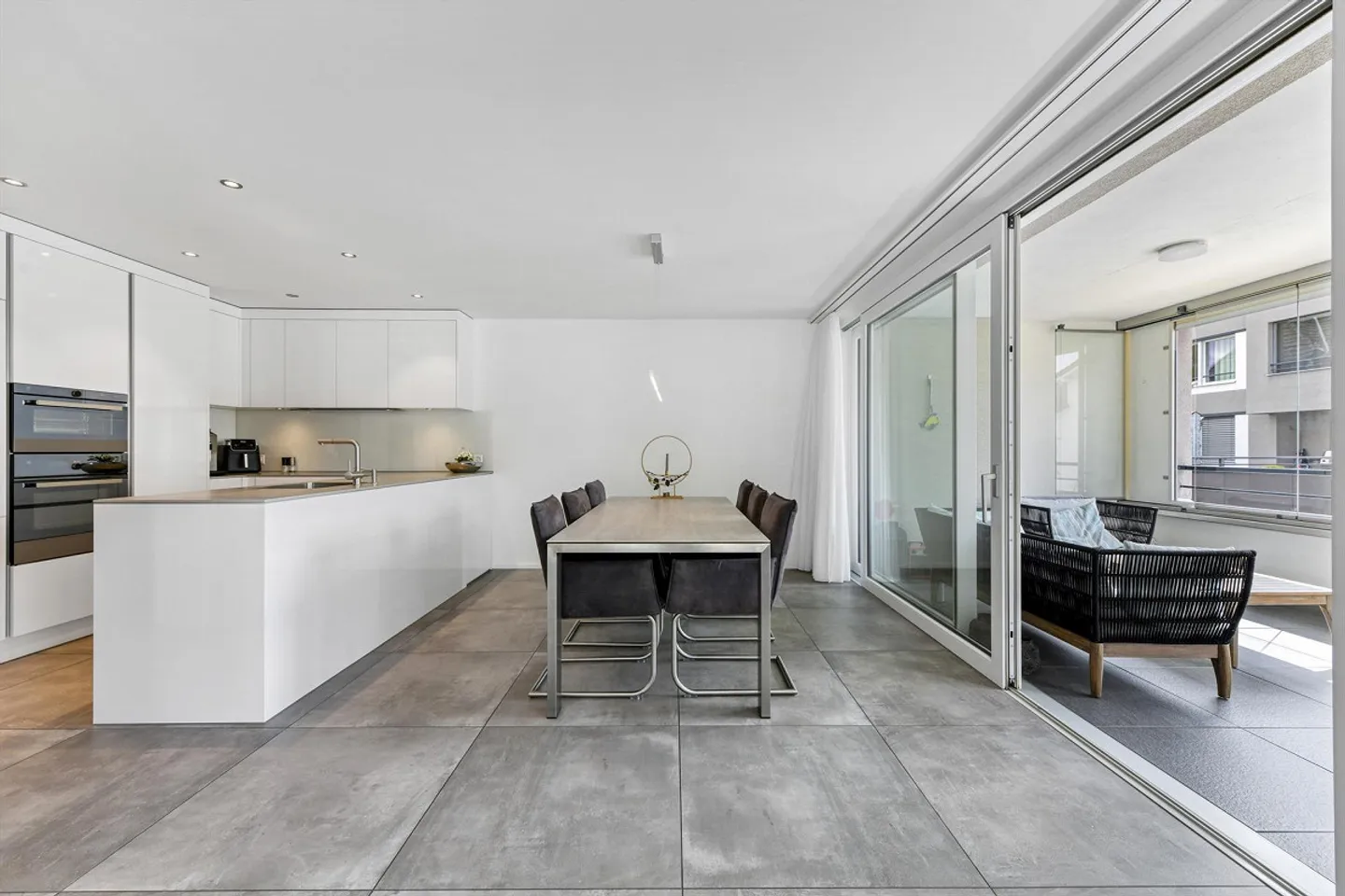 Appartement moderne et lumineux de 4,5 pièces dans un emplacement central - Photo 5 sur 14