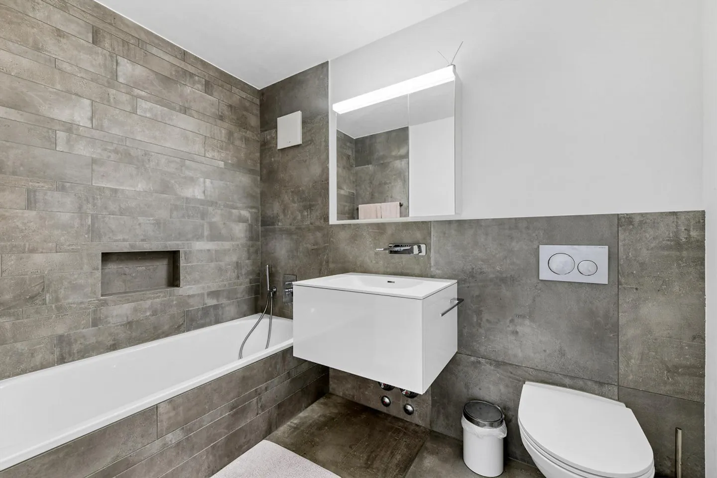 Appartement moderne et lumineux de 4,5 pièces dans un emplacement central - Photo 7 sur 14