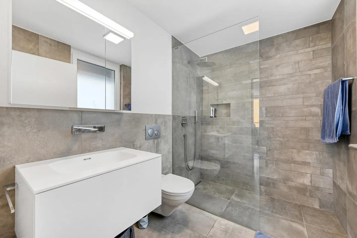 Appartement moderne et lumineux de 4,5 pièces dans un emplacement central - Photo 8 sur 14