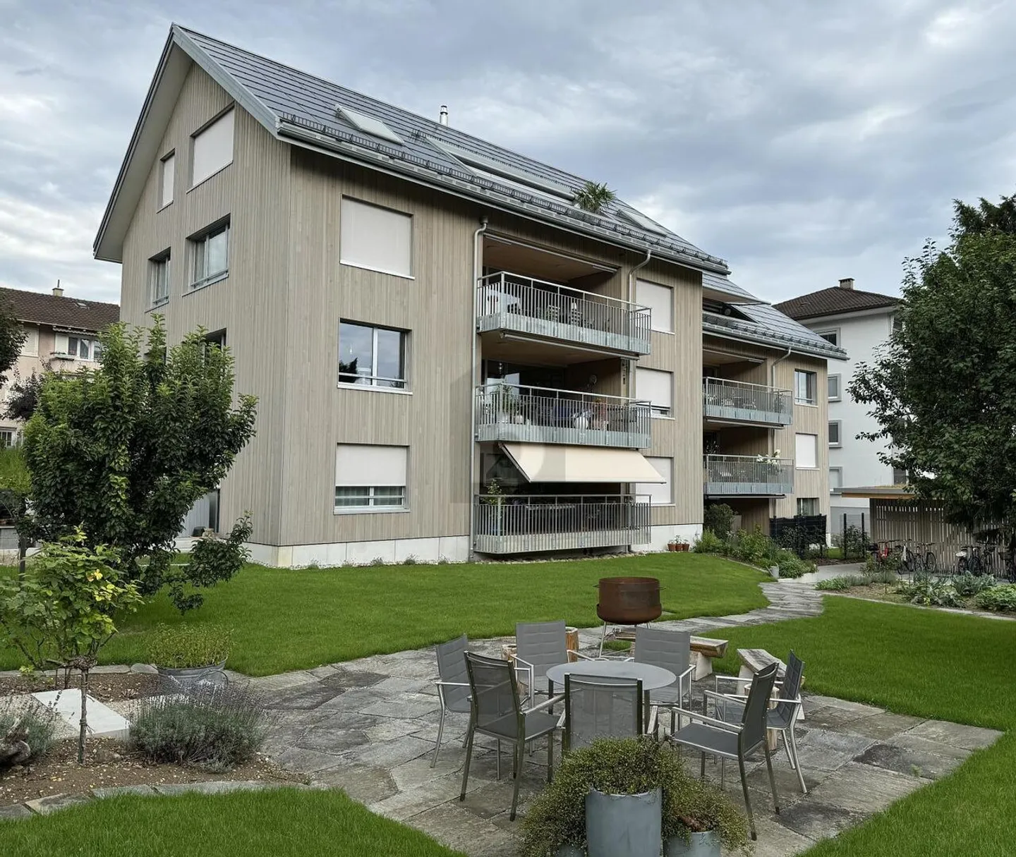 VISTA LARGA CON STANDARD DI PROPRIETÀ MODERNO! - Foto 5 di 6