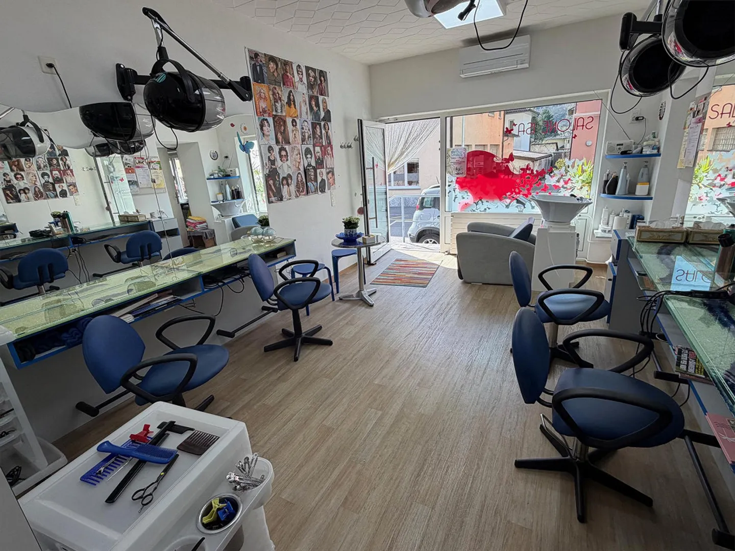 Hairdressing salon for rent - Photo 1 of 3