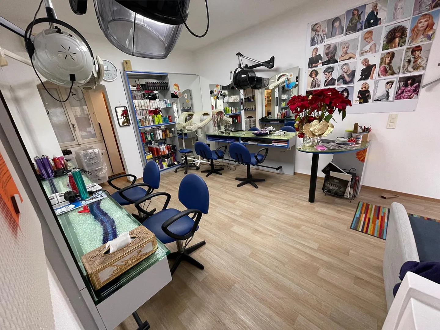 Hairdressing salon for rent - Photo 2 of 3