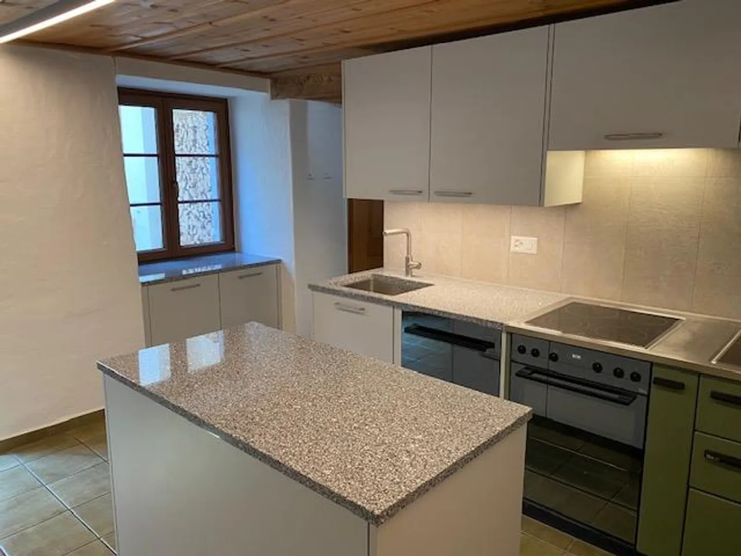 First occupancy: Newly renovated, listed farmhouse with private courtyard and garden - Photo 4 of 7