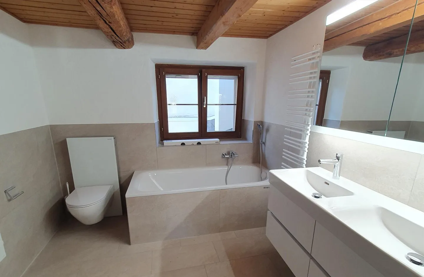 First occupancy: Newly renovated, listed farmhouse with private courtyard and garden - Photo 2 of 7