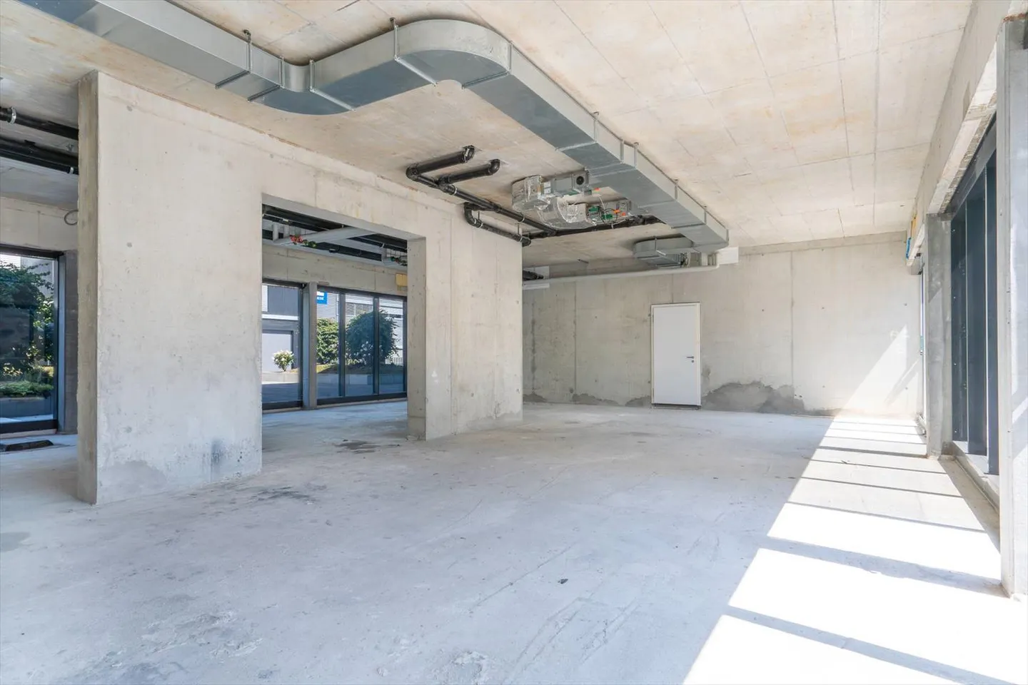 Bella superficie in arcade di 120 m2 con forte passaggio - Foto 4 di 5