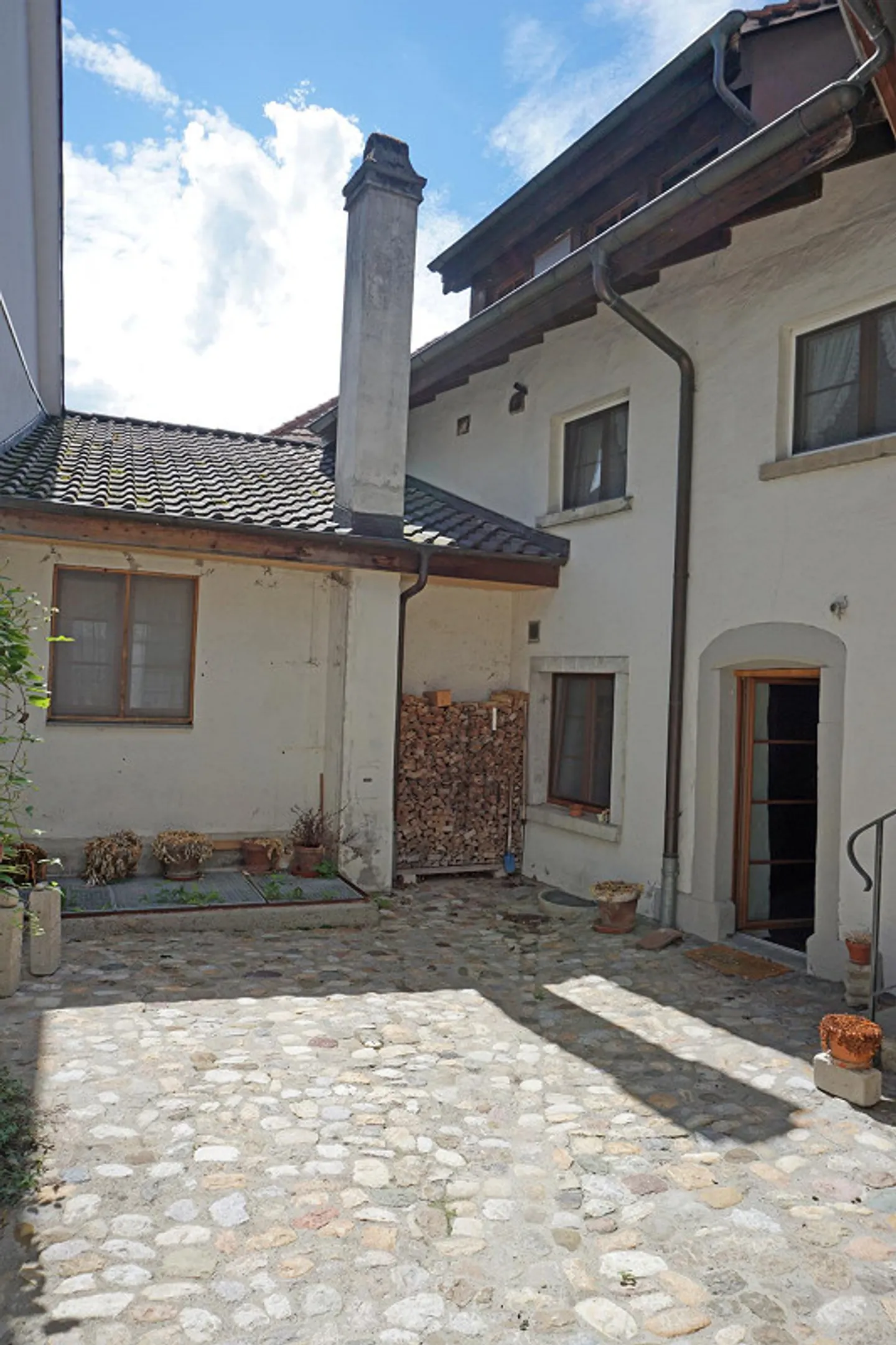 First occupancy: Newly renovated, listed farmhouse with private courtyard and garden - Photo 7 of 7