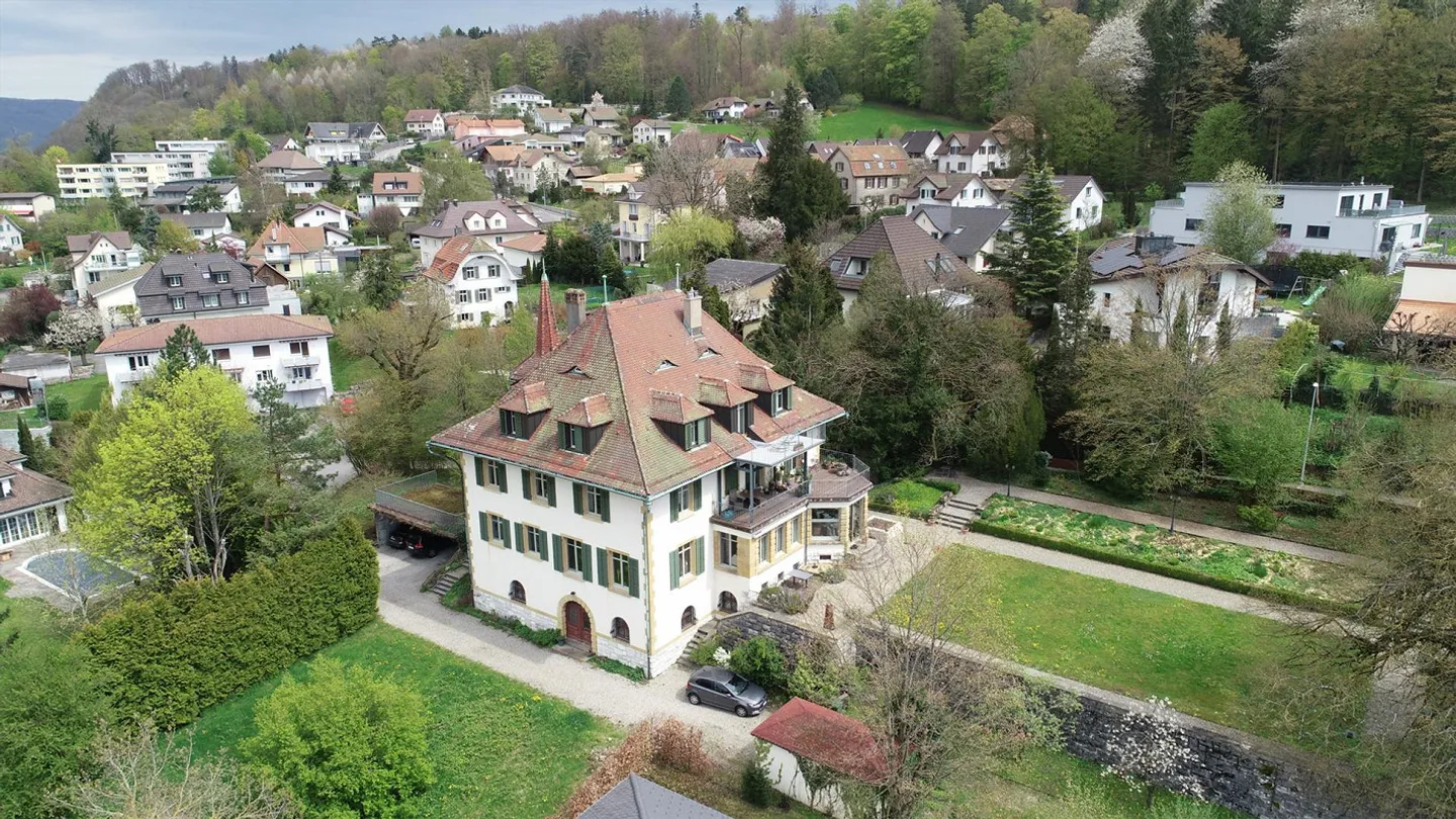 Appartement en penthouse de 5,5 pièces dans l'ancienne villa Bally - Photo 1 sur 8