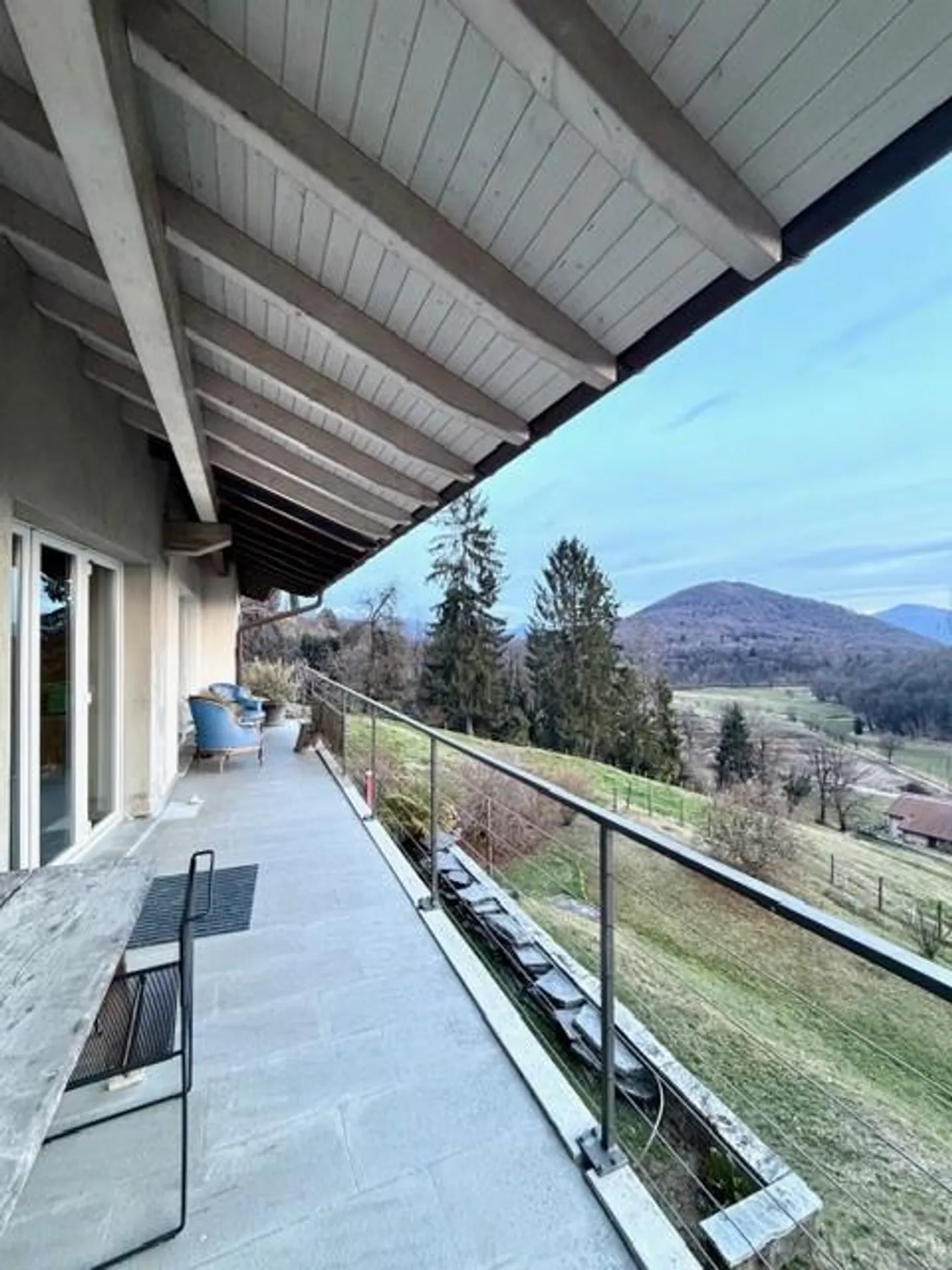 Maison individuelle avec vue panoramique et jardin - Photo 4 sur 11