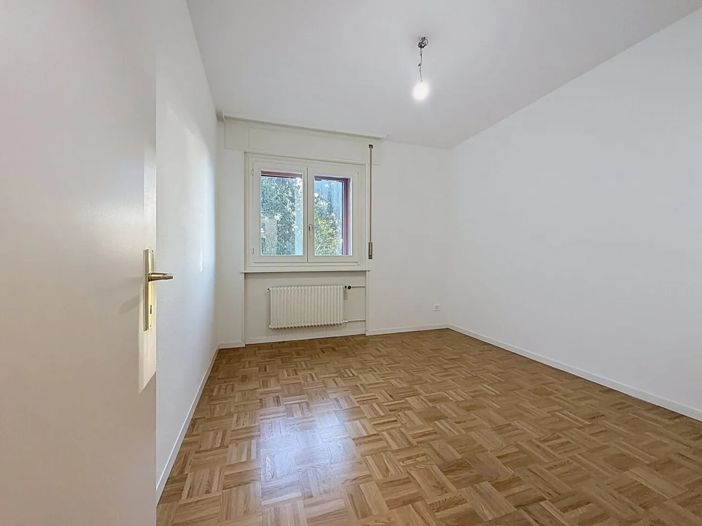 Stunning 4.5-room fully renovated apartment with large living room and family setting - Photo 4 of 9