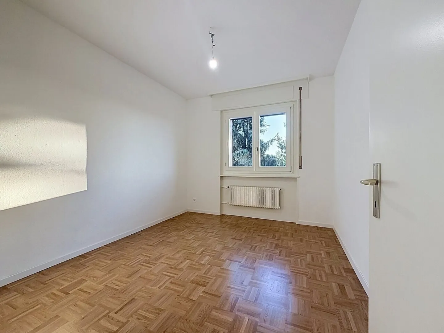 Stunning 4.5-room fully renovated apartment with large living room and family setting - Photo 5 of 9