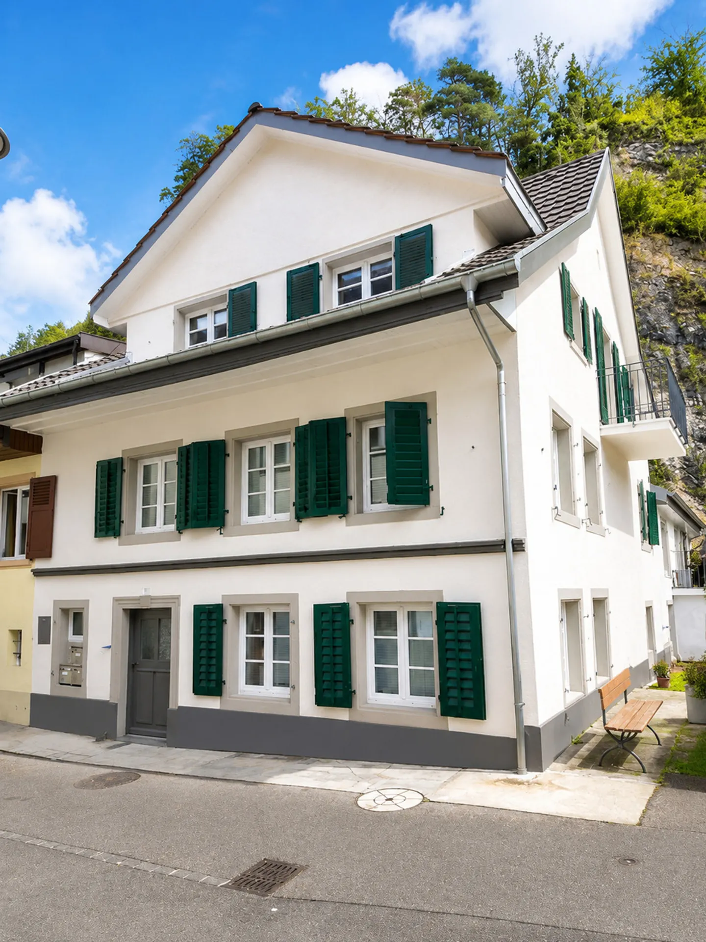 Charaktervolles Mehrfamilienhaus - Foto 1 von 14