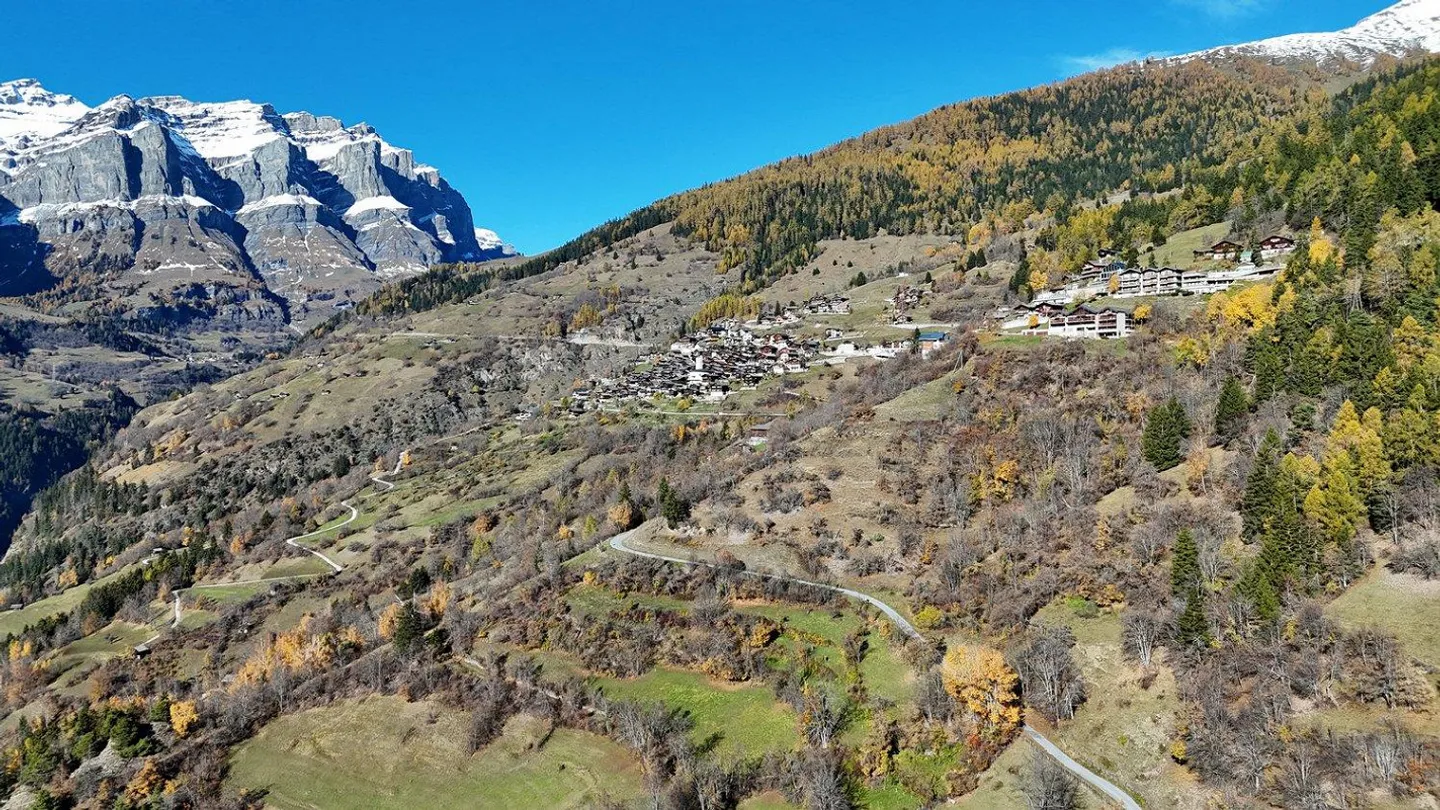 Sunny Agricultural Land with Barn near Leukerbad - Photo 1 of 9