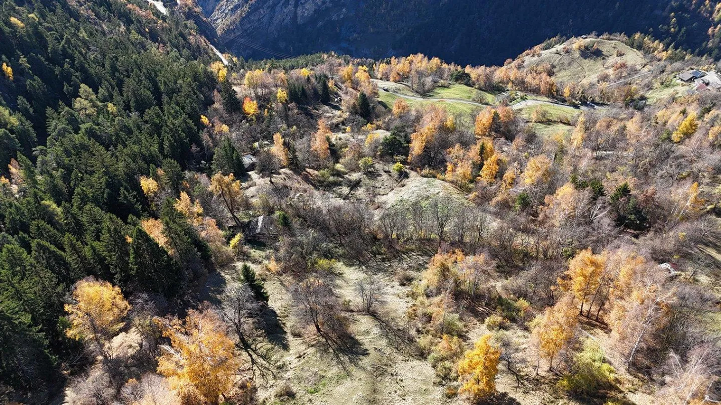 Sunny Agricultural Land with Barn near Leukerbad - Photo 5 of 9