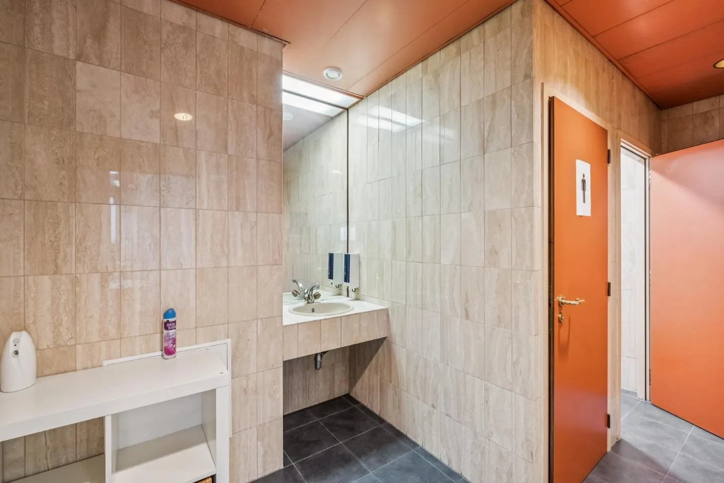 Functional and strategically located offices in the heart of Geneva - Photo 4 of 13