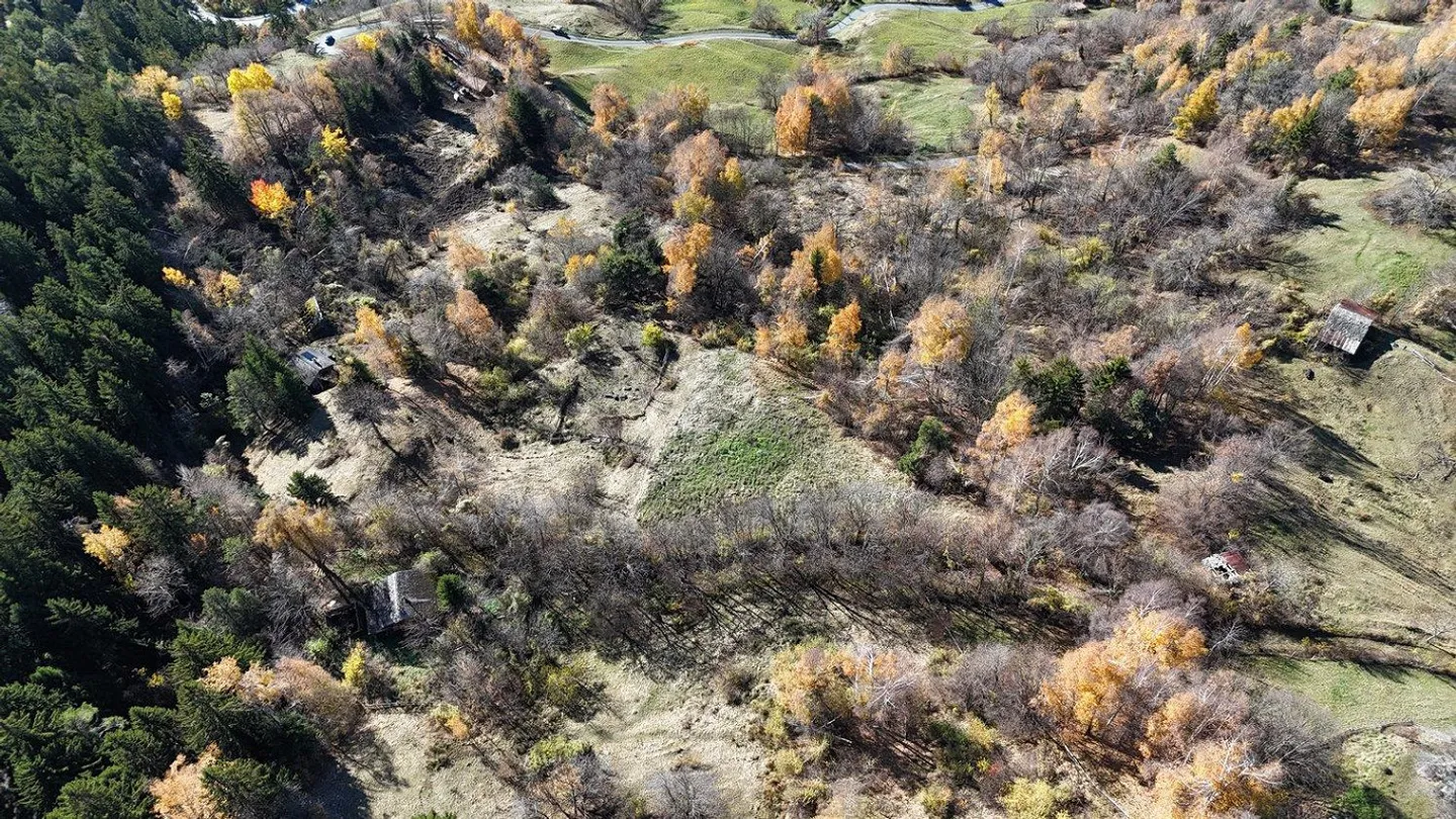 Sunny Agricultural Land with Barn near Leukerbad - Photo 6 of 9